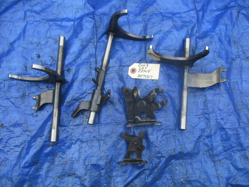 02-03 Honda CRV manual transmission 4x4 OEM Z2M4 shifter fork selectors assembly